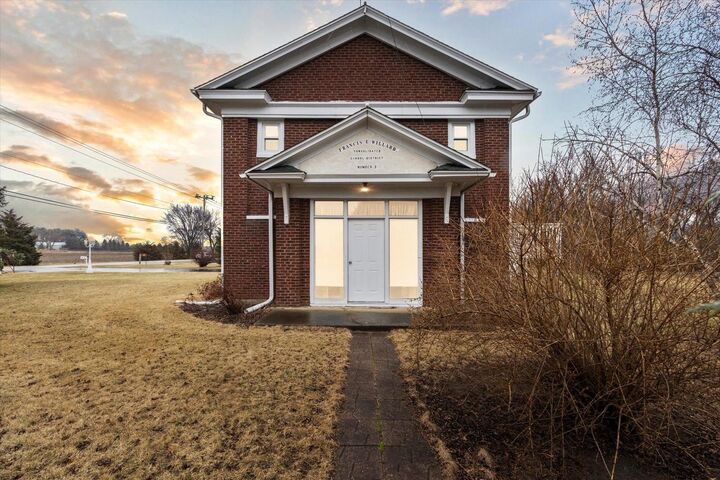 1719 West Avalon Road  Janesville WI 53546 photo