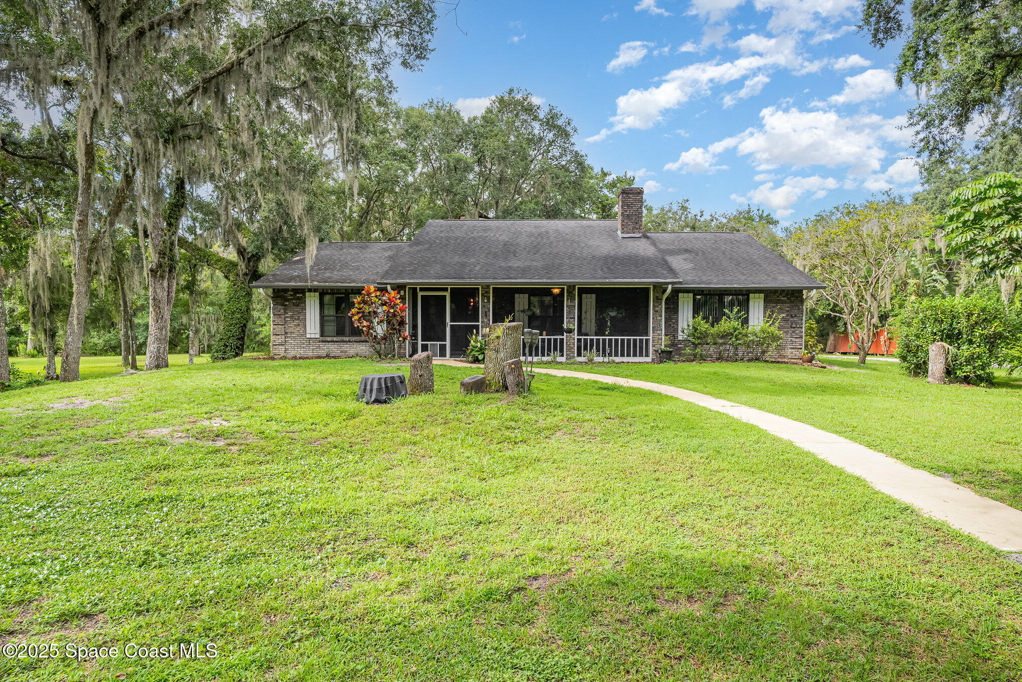 Property Photo: 2475 Cox Road FL 32926