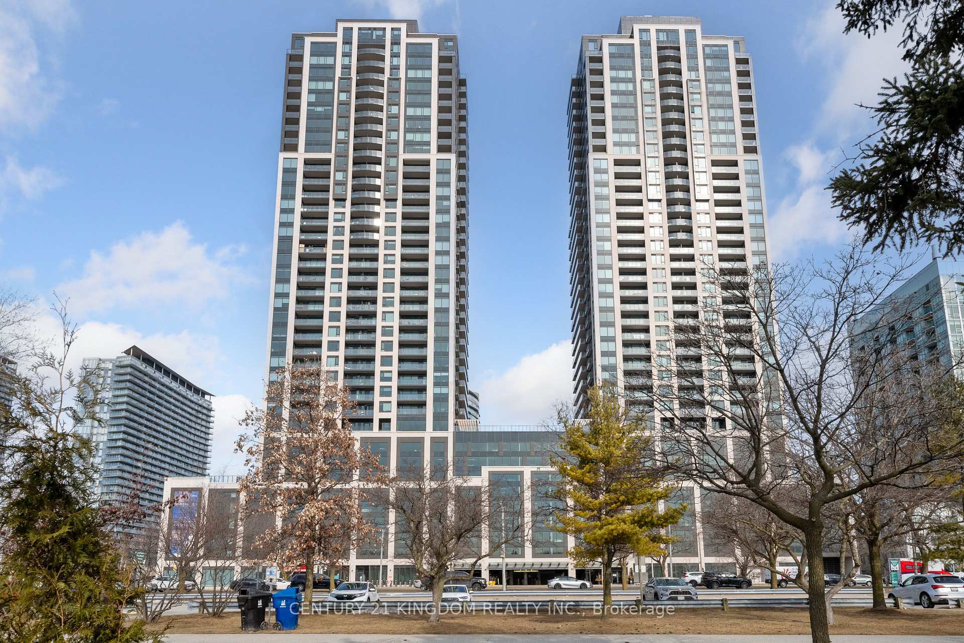 Property Photo: 1926 Lake Shore Boulevard W 2906 ON M6S 0B1