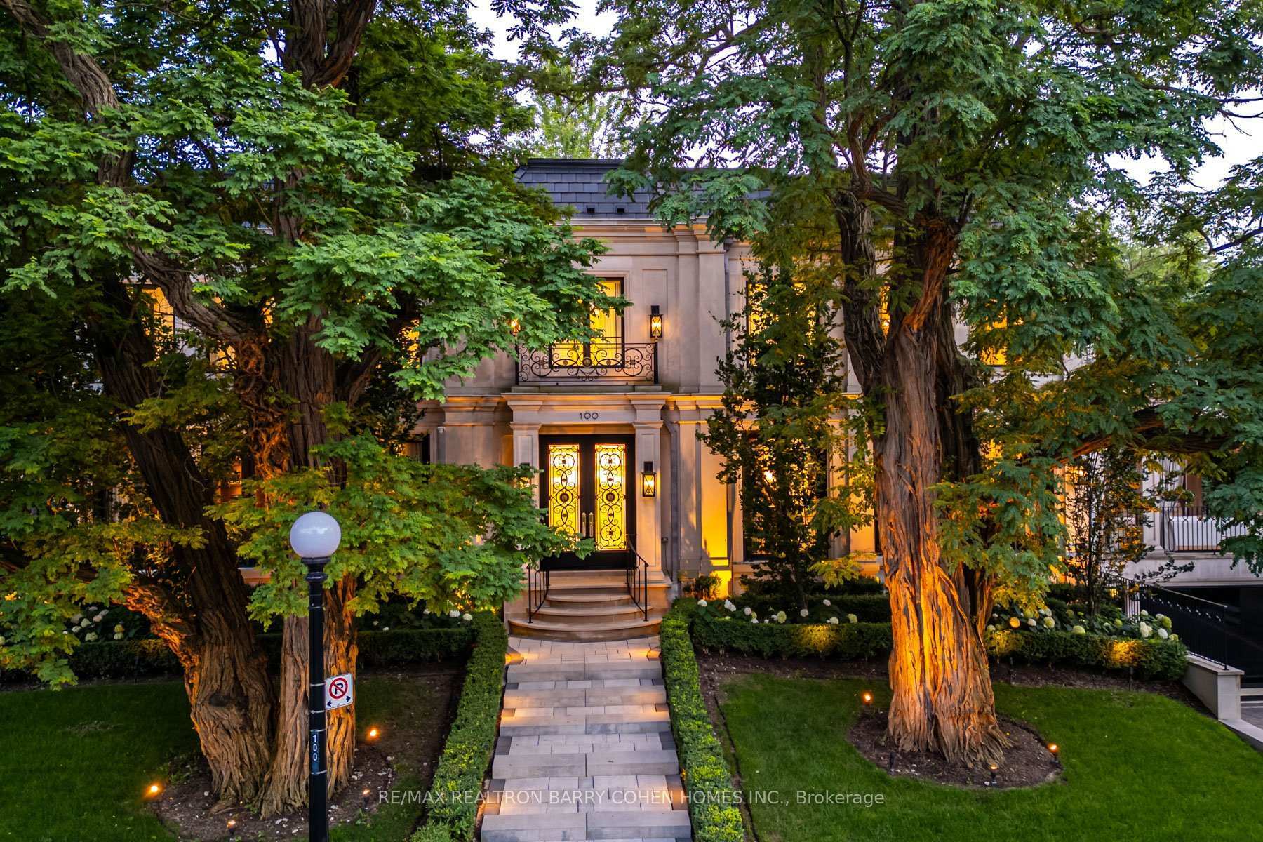 Photo de la propriété: 100 Ardwold Gate ON M5R 2W2