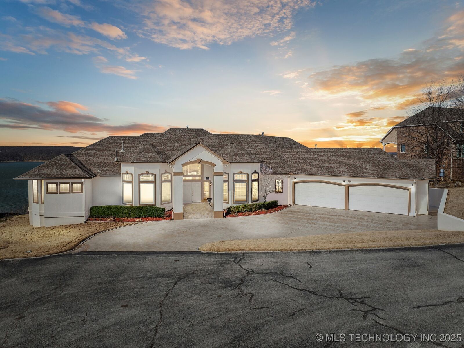 Property Photo: 14390 Giorgio Drive OK 74070