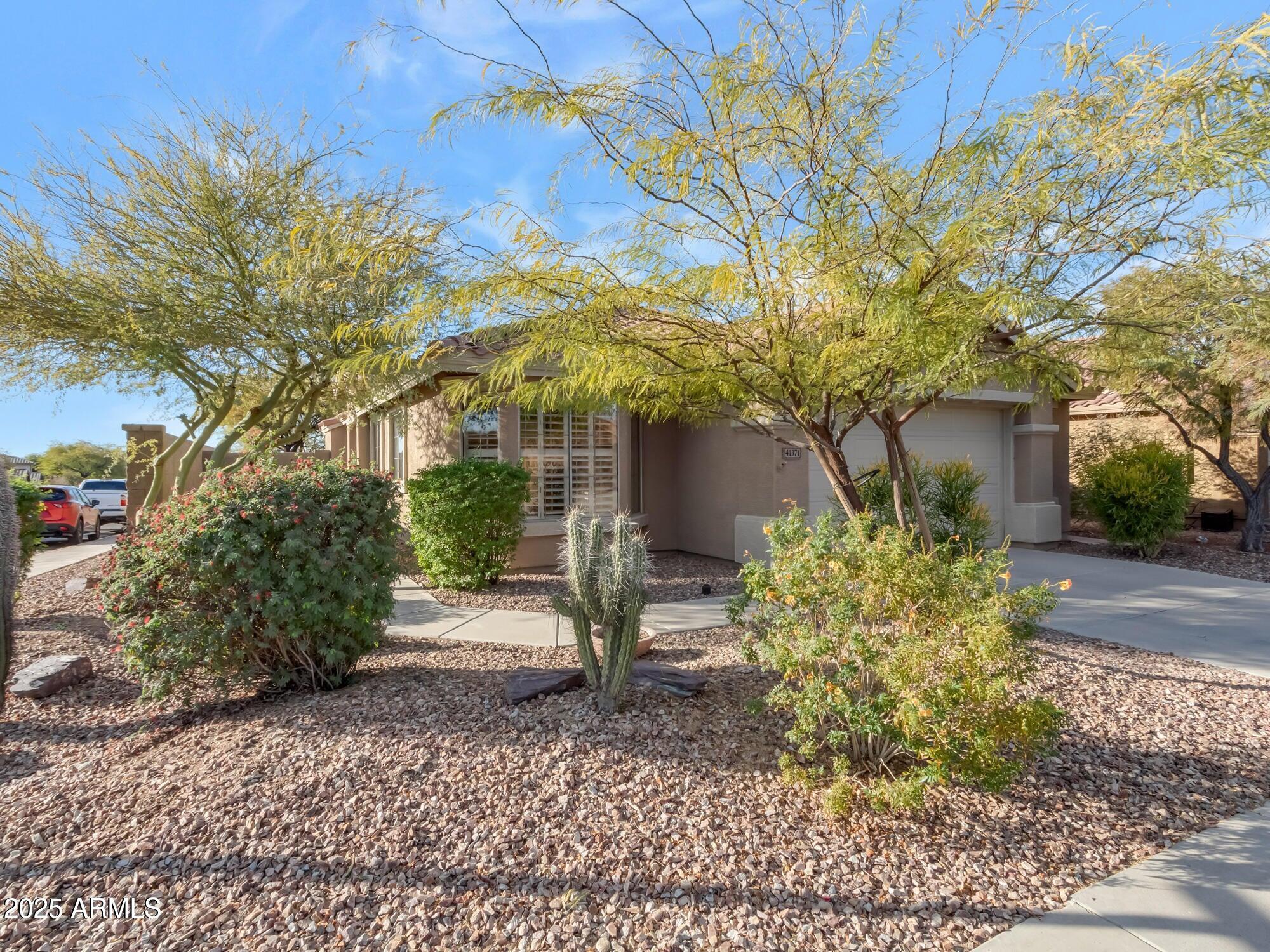 Property Photo: 41371 N Yorktown Trail AZ 85086