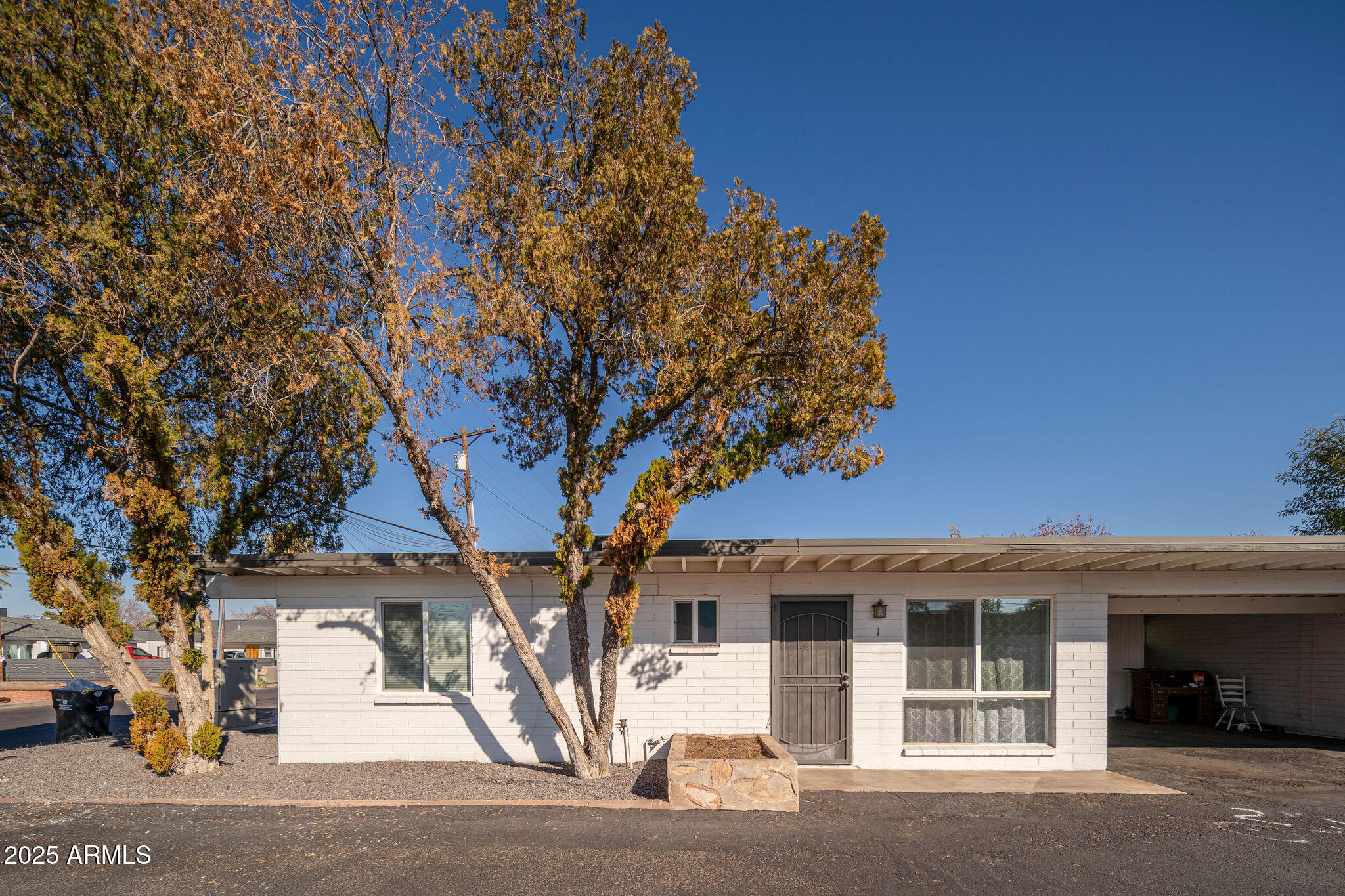 Property Photo: 7537 N 21st Avenue AZ 85021