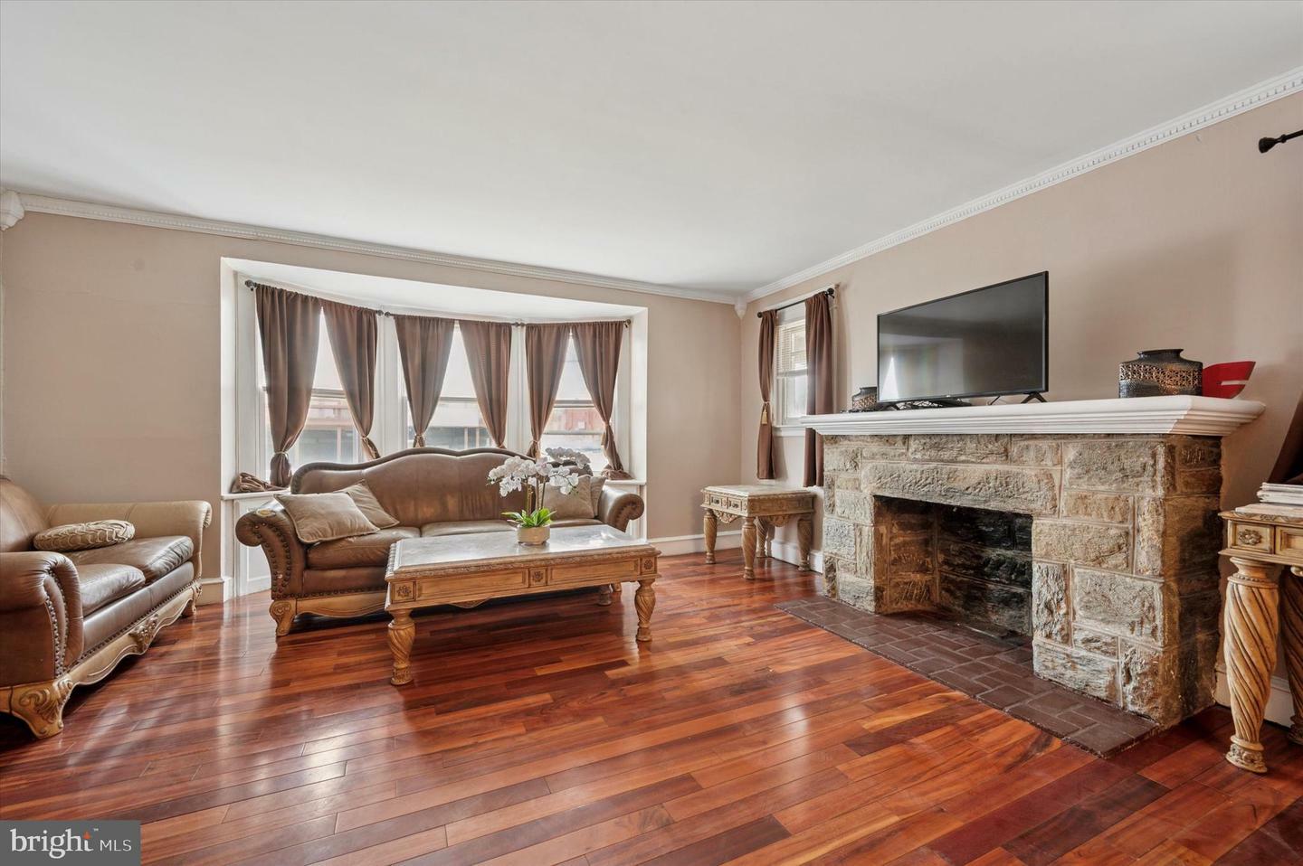 Property Photo: 1413 E Washington Lane PA 19138
