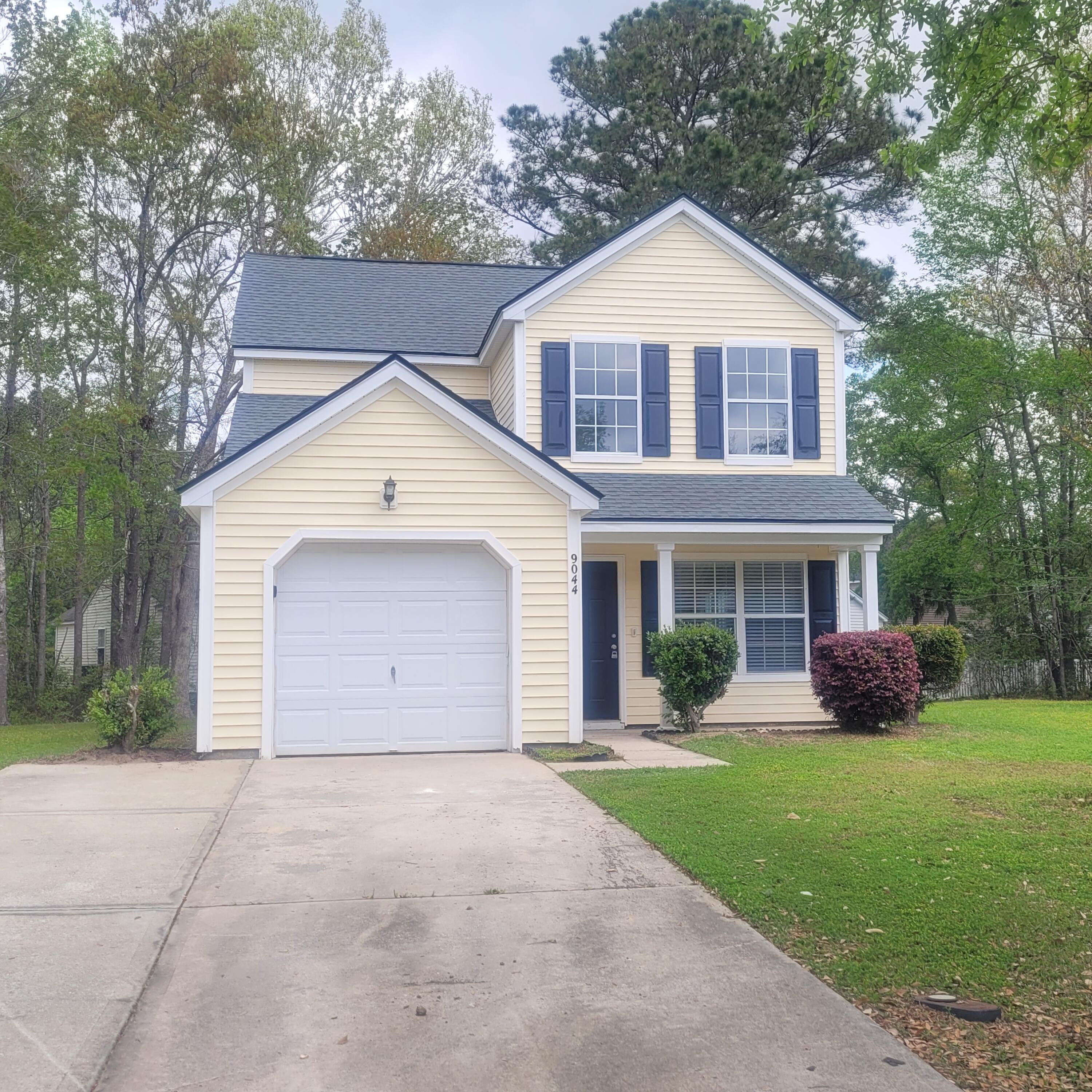 Property Photo: 9044 Greenbriar Drive SC 29485
