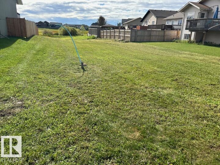 4607 65 Avenue — photo 1