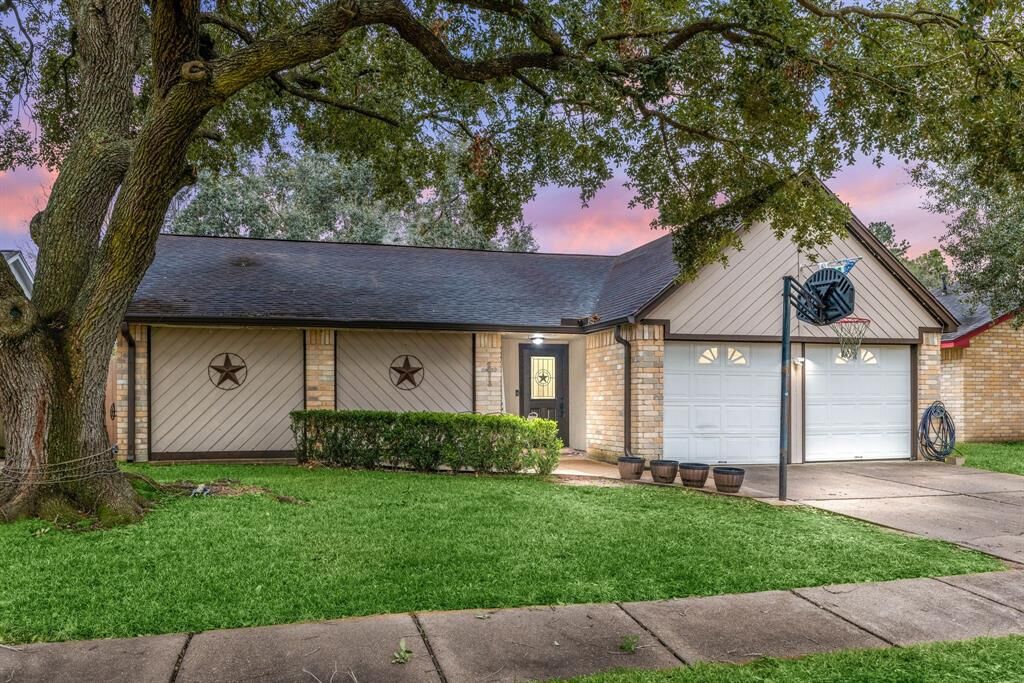 Property Photo: 13519 Bridgepath Cove TX 77041