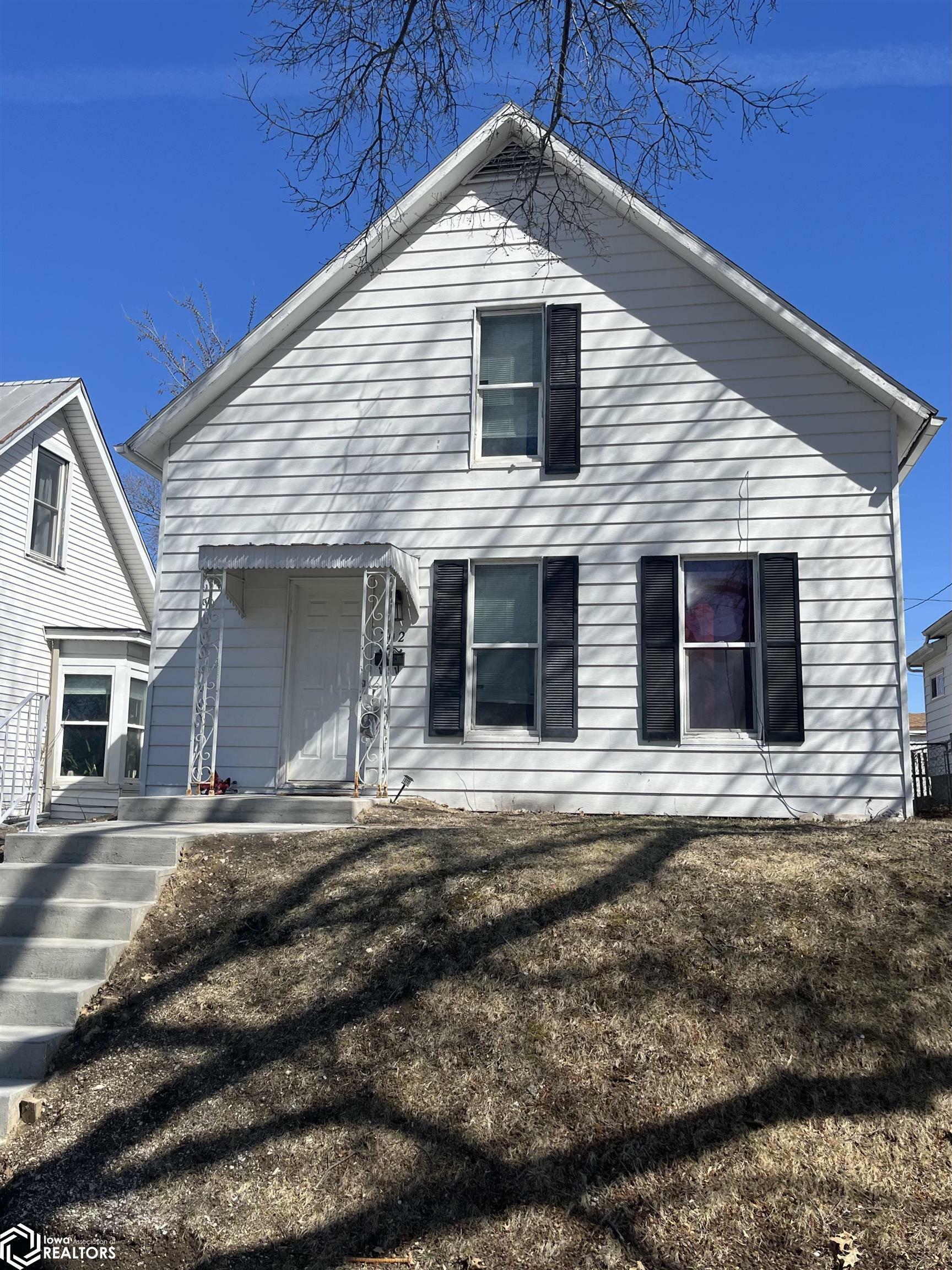 Property Photo: 702 S 8th Street IA 52601