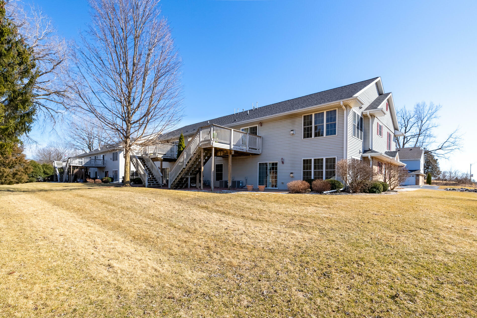 Property Photo: 328 Kettle Moraine Dr 4 WI 53086