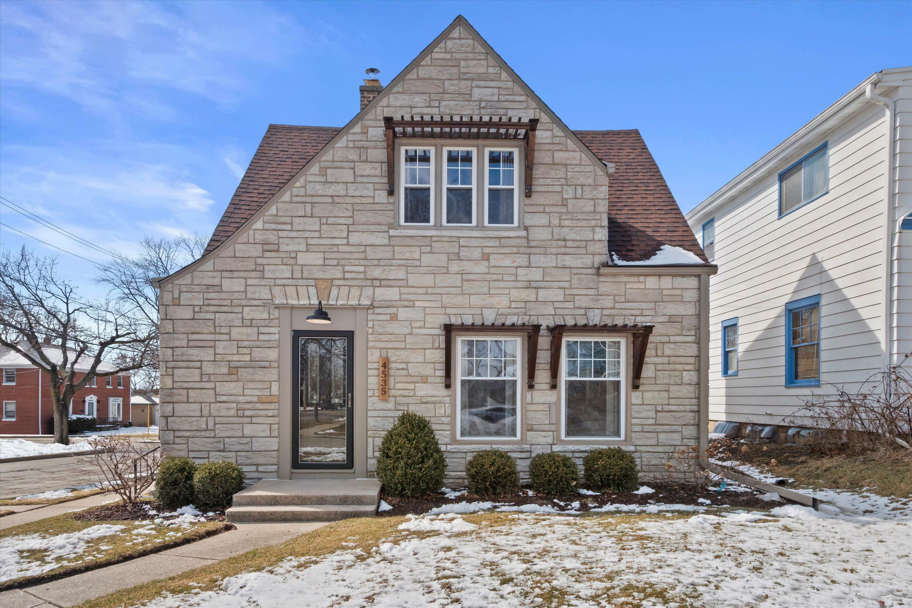 4535 S Griffin Ave  Milwaukee WI 53207 photo