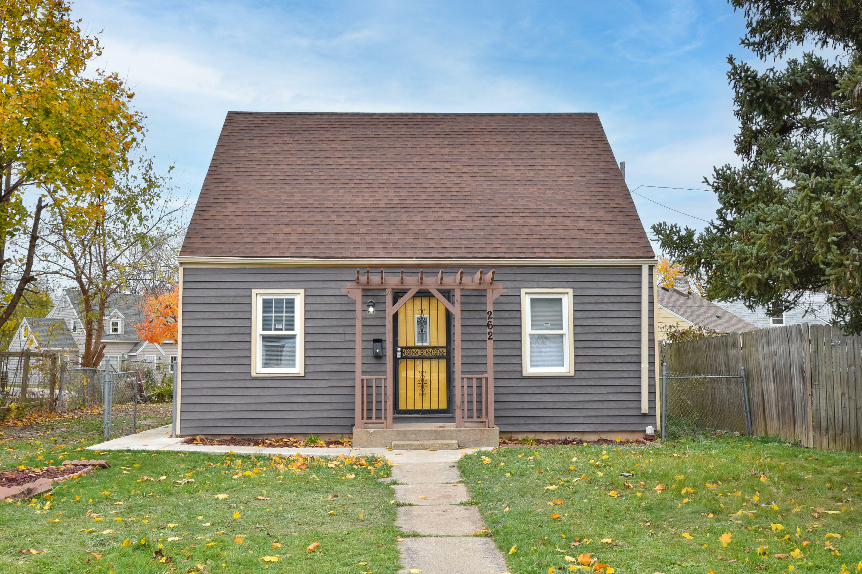 2622 W Linwal Ln  Milwaukee WI 53209 photo