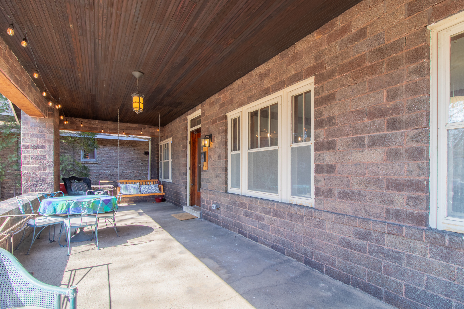 Property Photo: 2216 W Greenleaf Avenue IL 60645