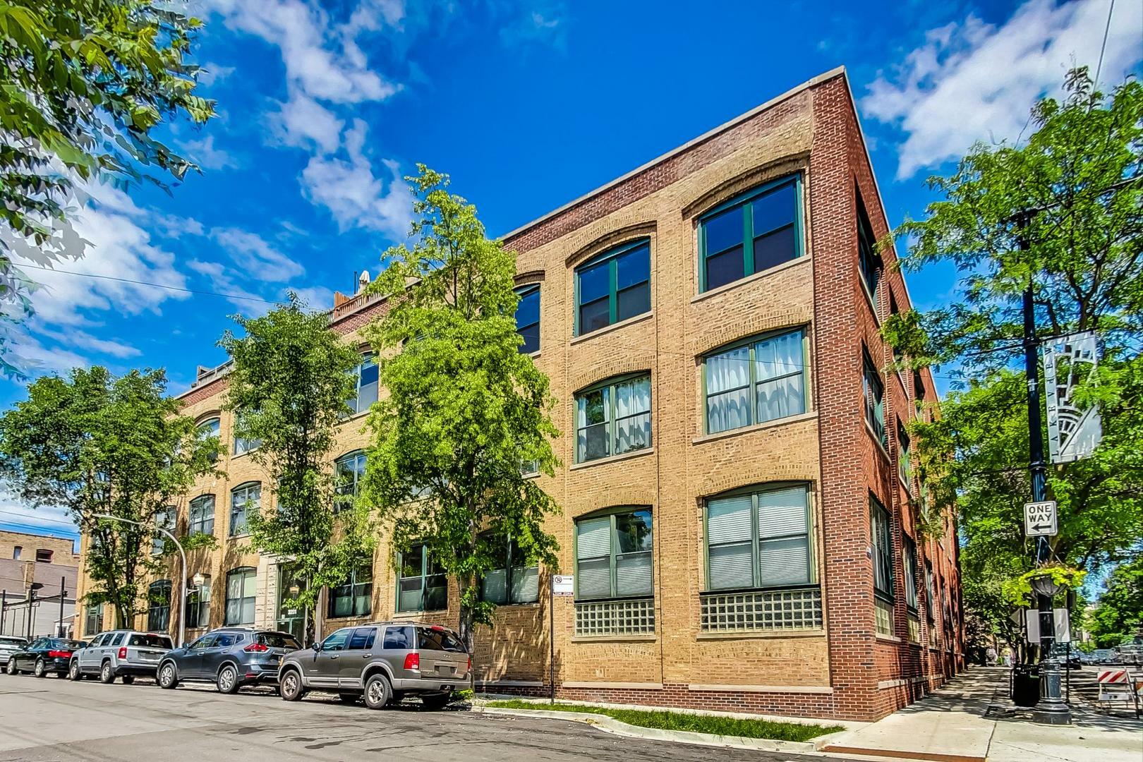Property Photo: 3201 N Ravenswood Avenue 208 IL 60657
