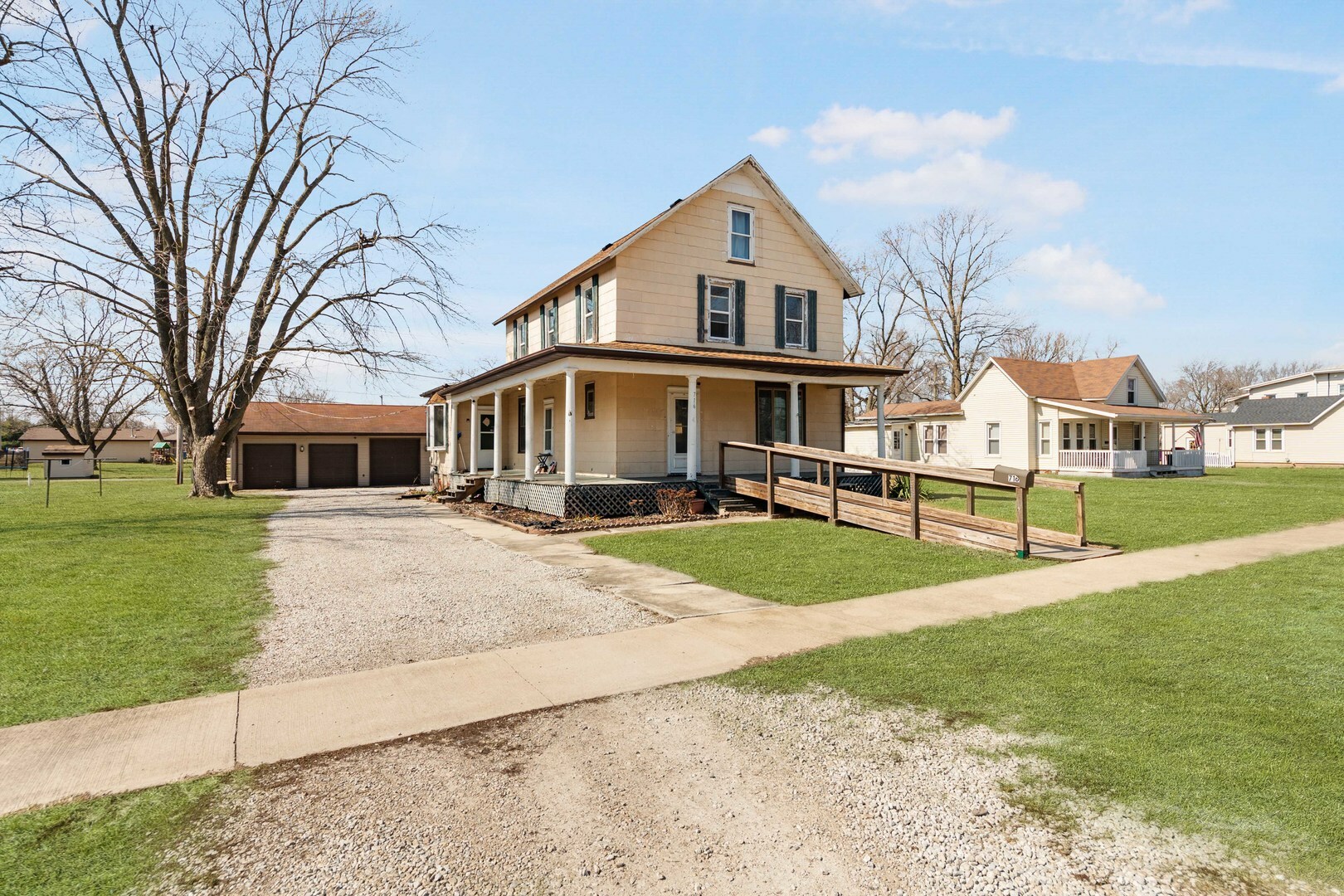 Property Photo:  716 Locust Street  IL 61760 