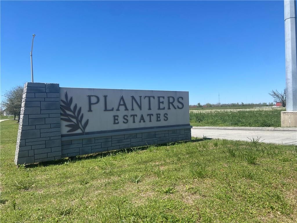 Property Photo:  157 Chancellor Drive  LA 70037 