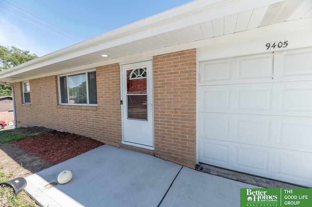 Property Photo: 9405 Briarwood Lane NE 68147