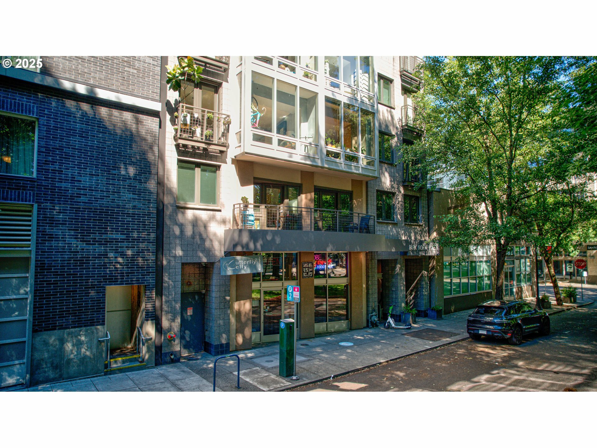 Property Photo: 327 NW Park Ave 4A OR 97209