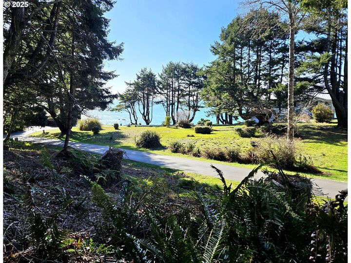 Deer Park Dr  Brookings OR 97415 photo