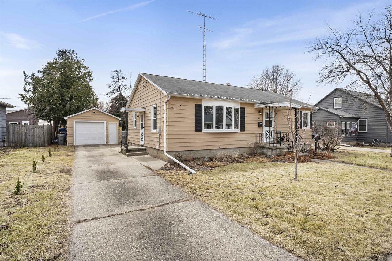 Property Photo: 917 Carol Street WI 53094