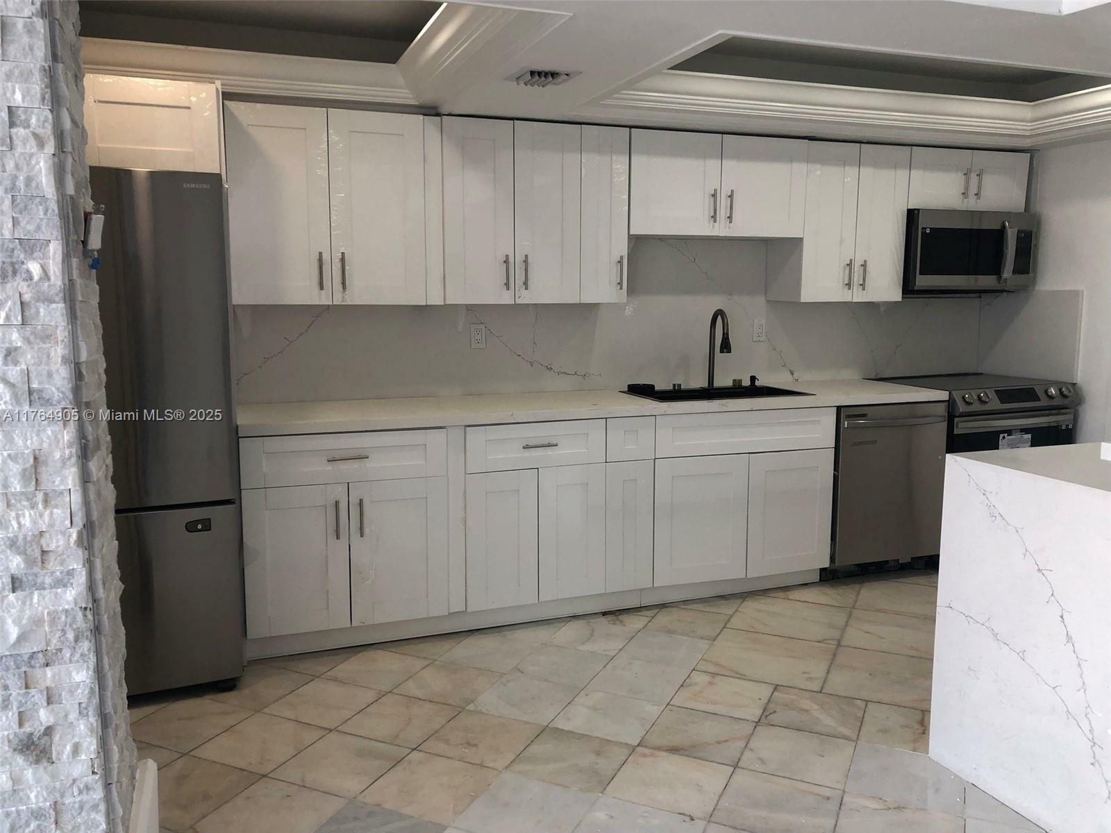 Property Photo: 18041 Biscayne Blvd Ph02 FL 33160
