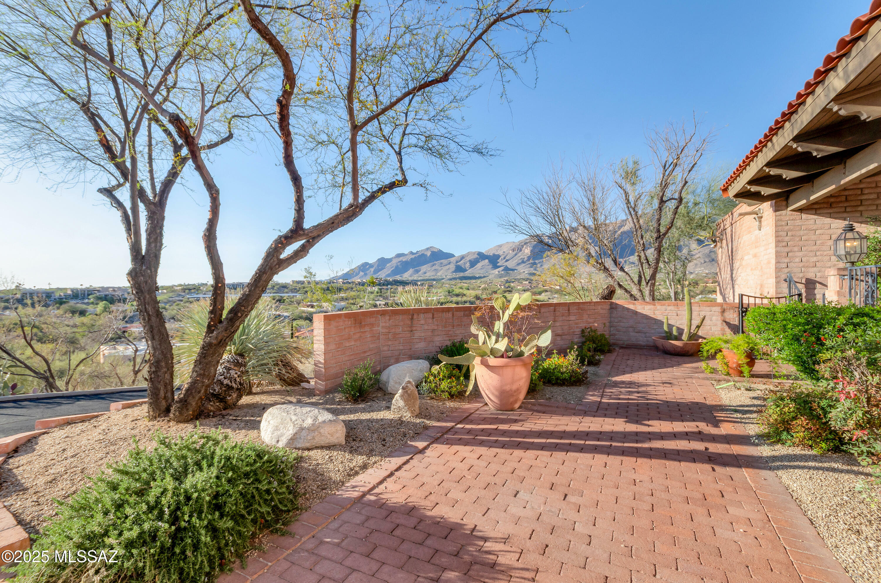 Property Photo: 5460 N Paseo Pescado AZ 85718