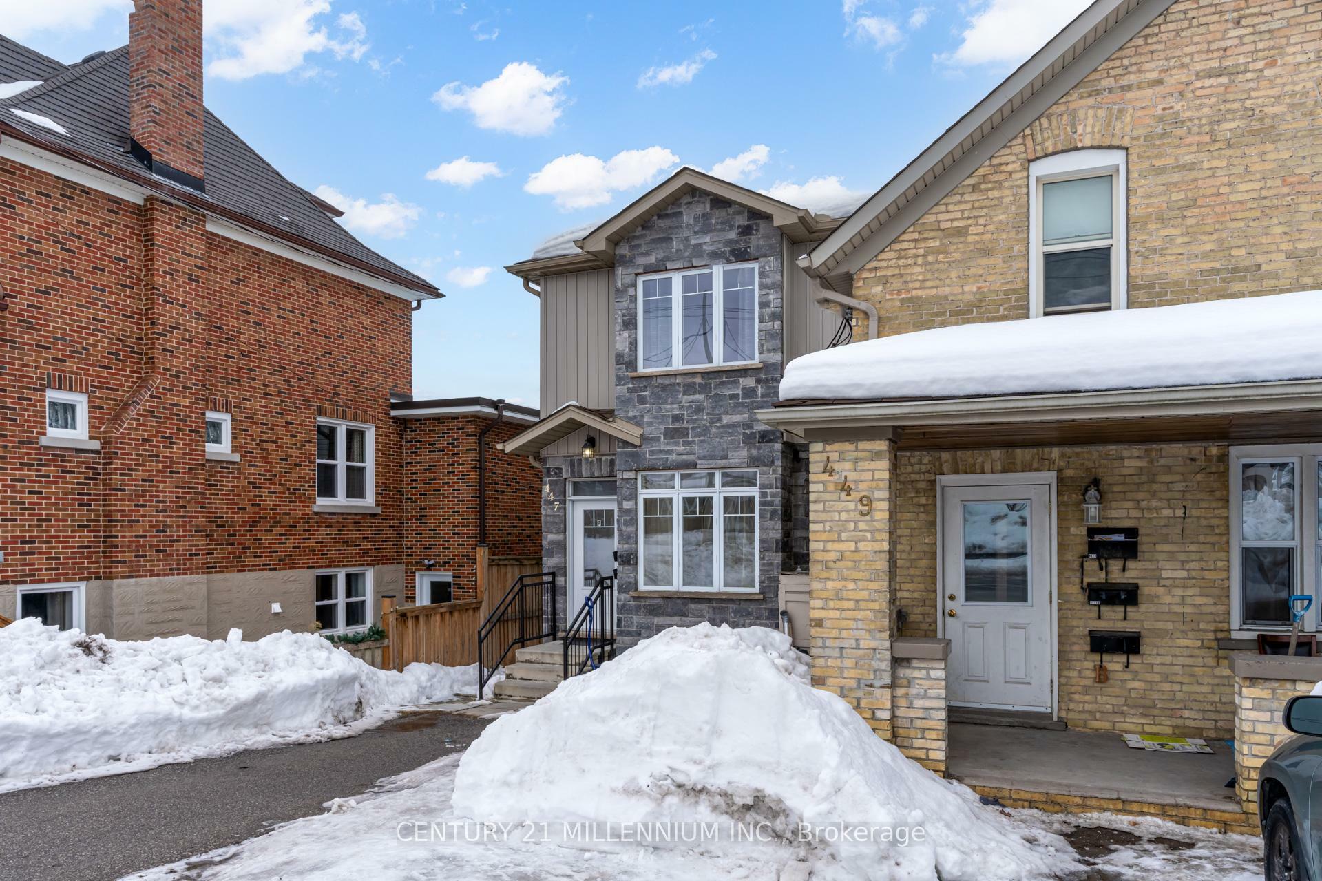 Photo de la propriété: 447 Stirling Avenue S ON N2M 3H7