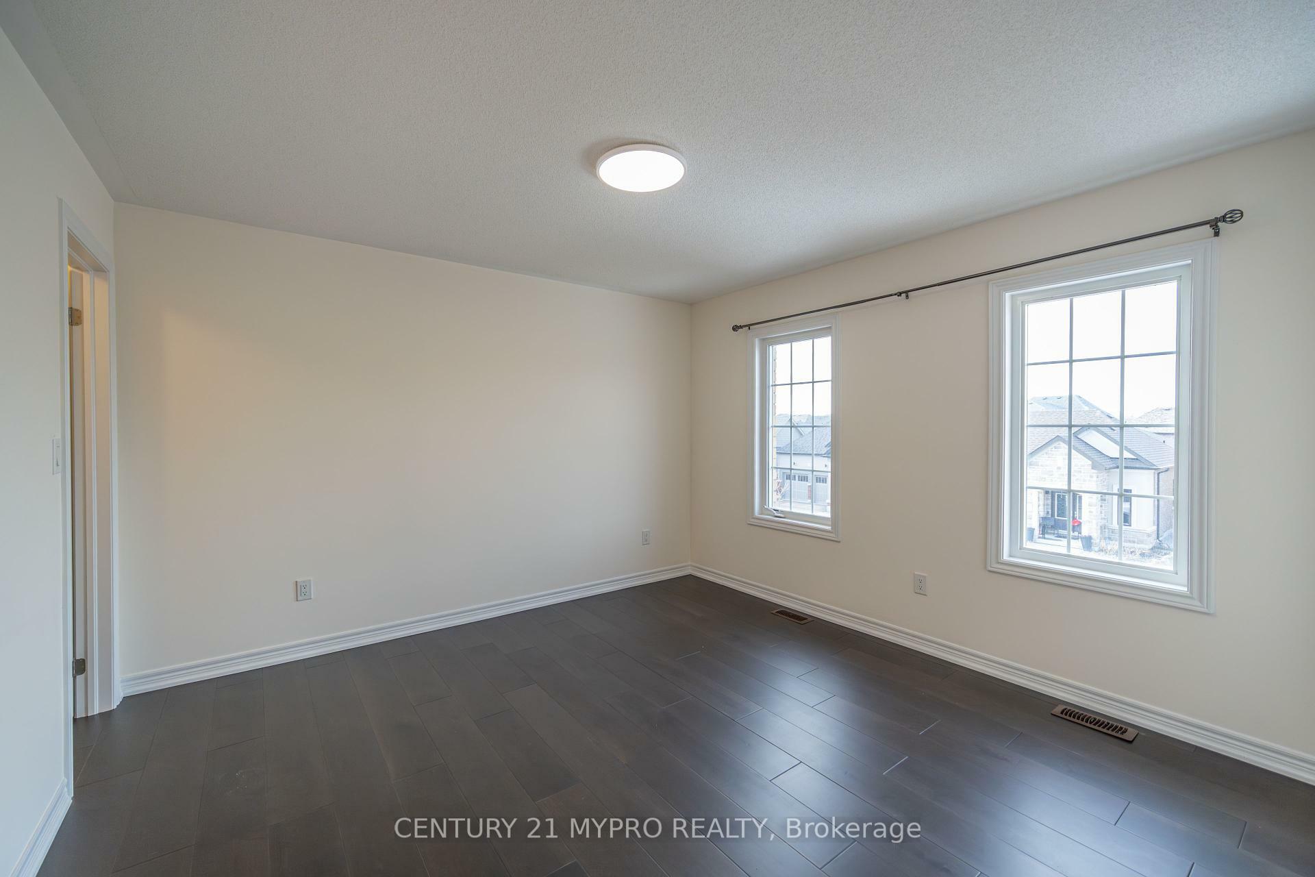 33 Pietrowski Drive  Georgina ON L4P 0J7 photo