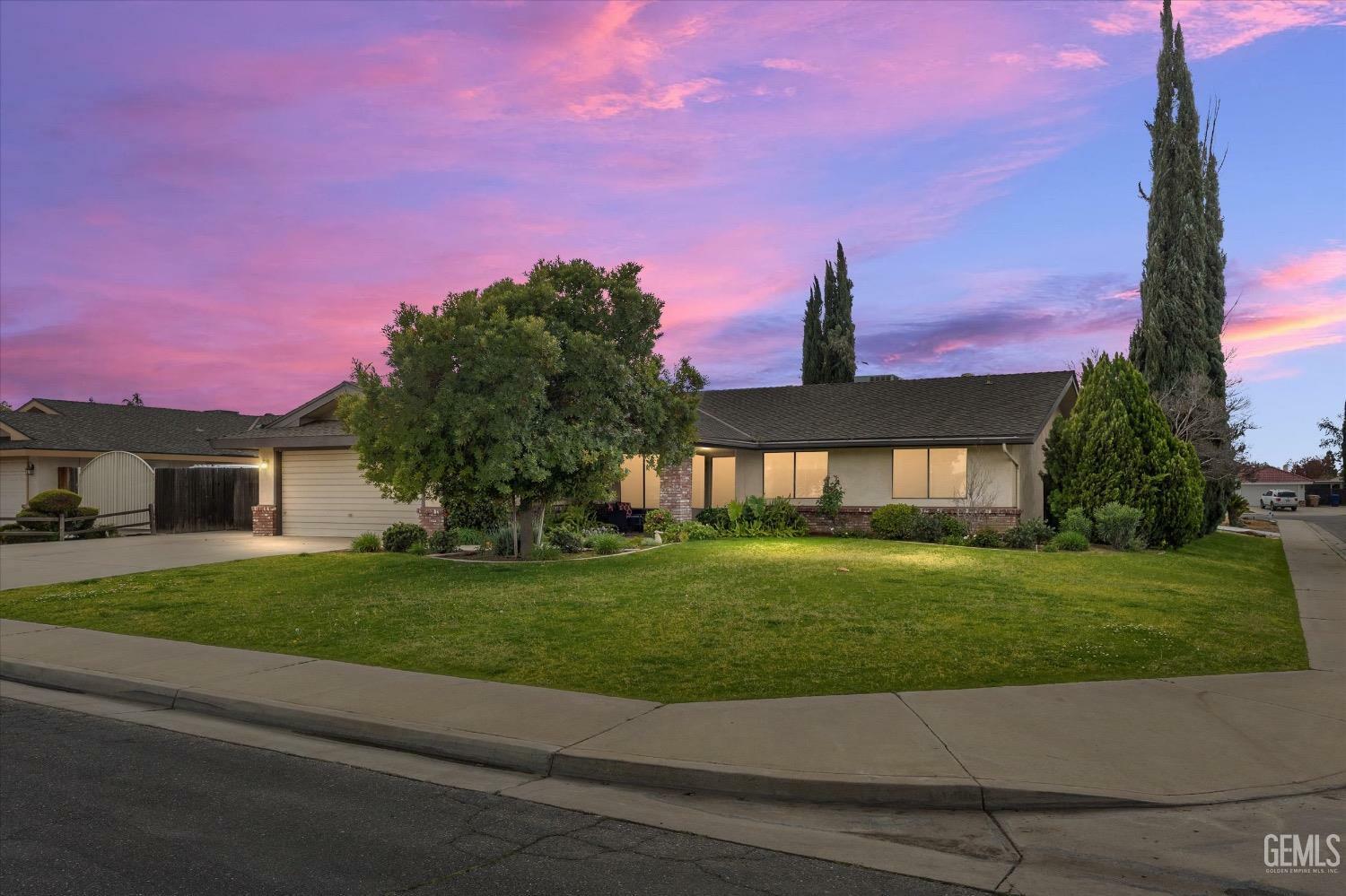 8913 Thurber Lane  Bakersfield CA 93311 photo
