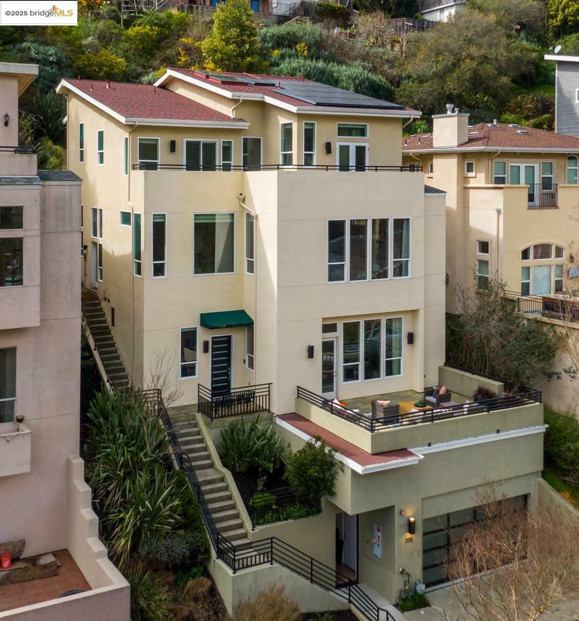 205 Sheridan Rd  Oakland CA 94618 photo