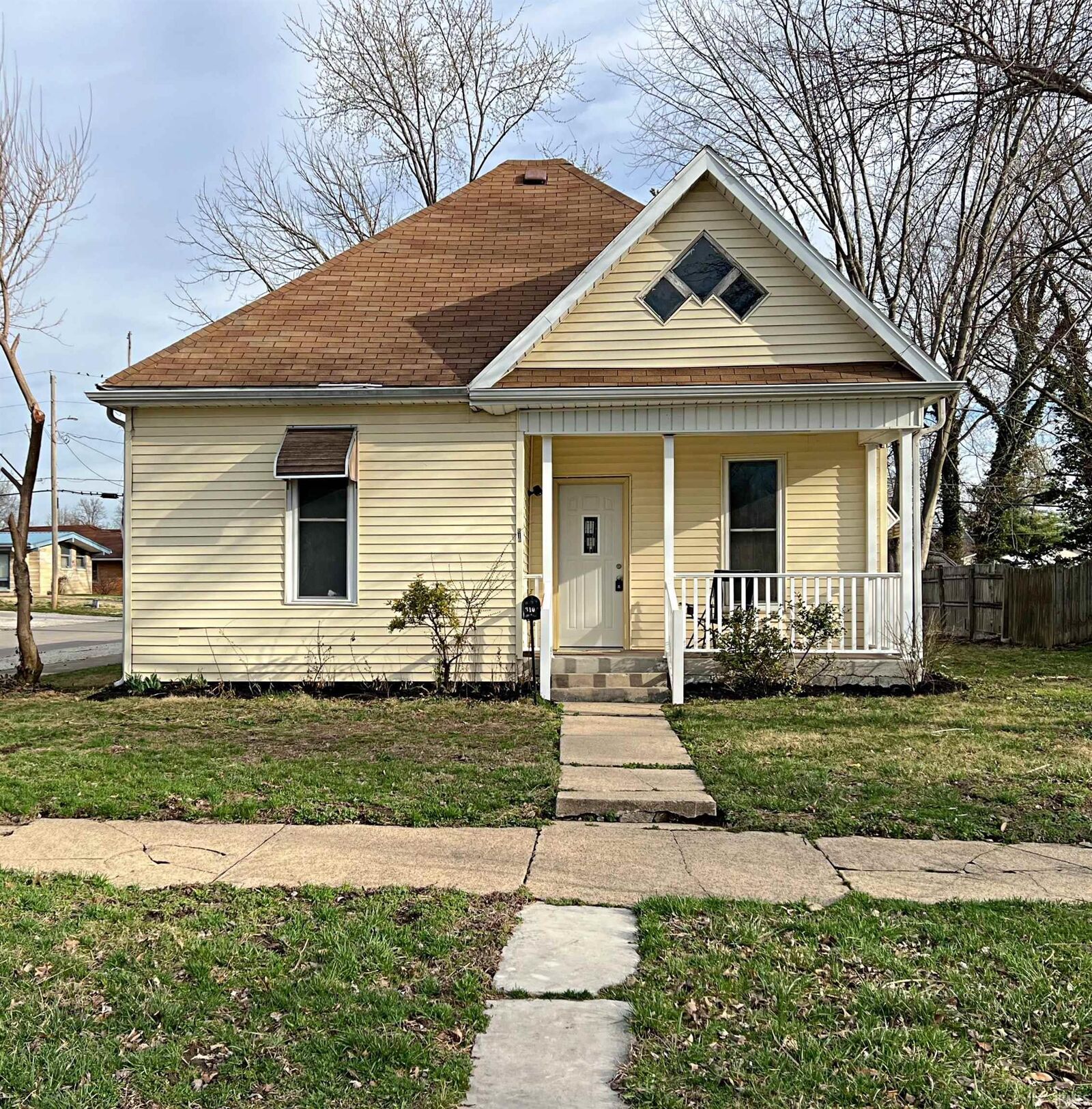 Property Photo:  810 E Vincennes Street  IN 47441 