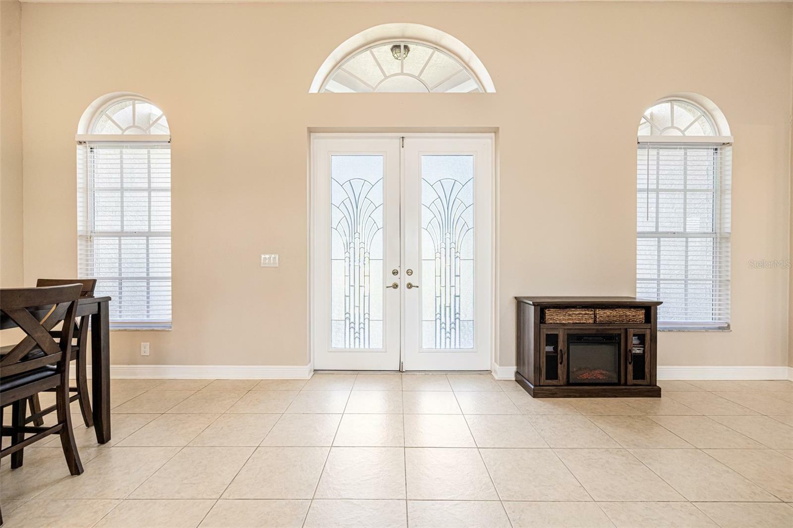 Property Photo:  613 SE 4th Place  FL 33990 