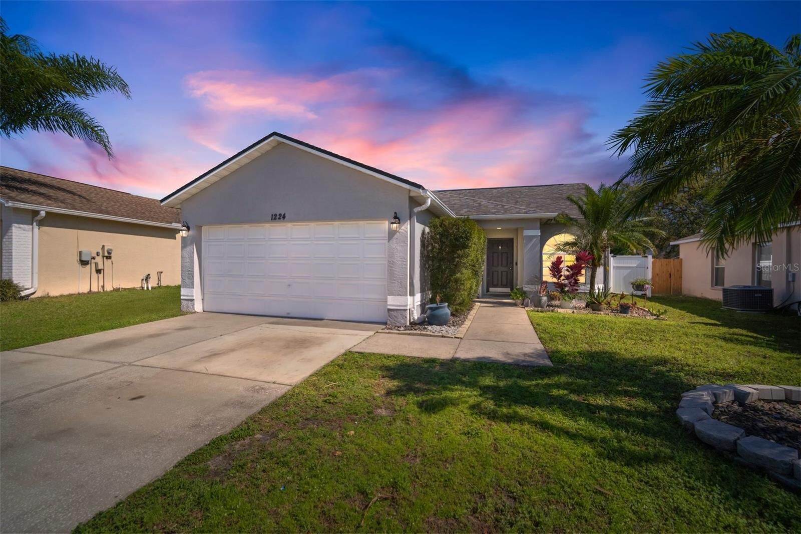 Property Photo:  1224 Cressford Place  FL 33511 