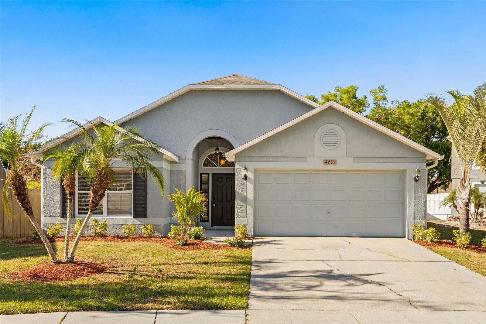 Property Photo: 4231 Mendenwood Lane FL 32826