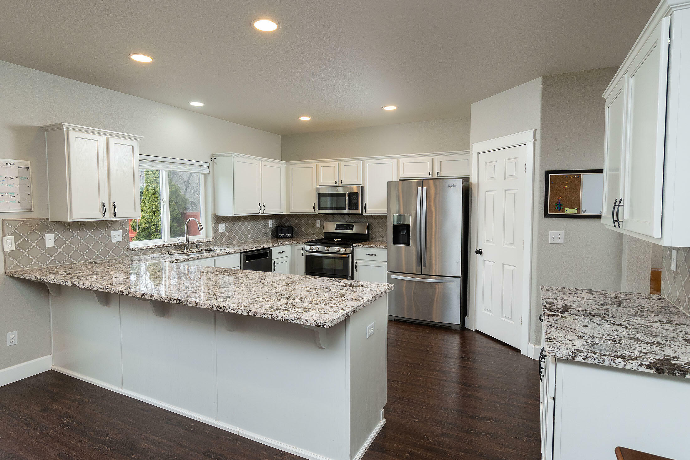Property Photo:  2131 NW Poplar Avenue  OR 97756 