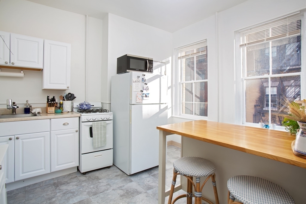 Property Photo:  24 Anderson Street 4  MA 02114 