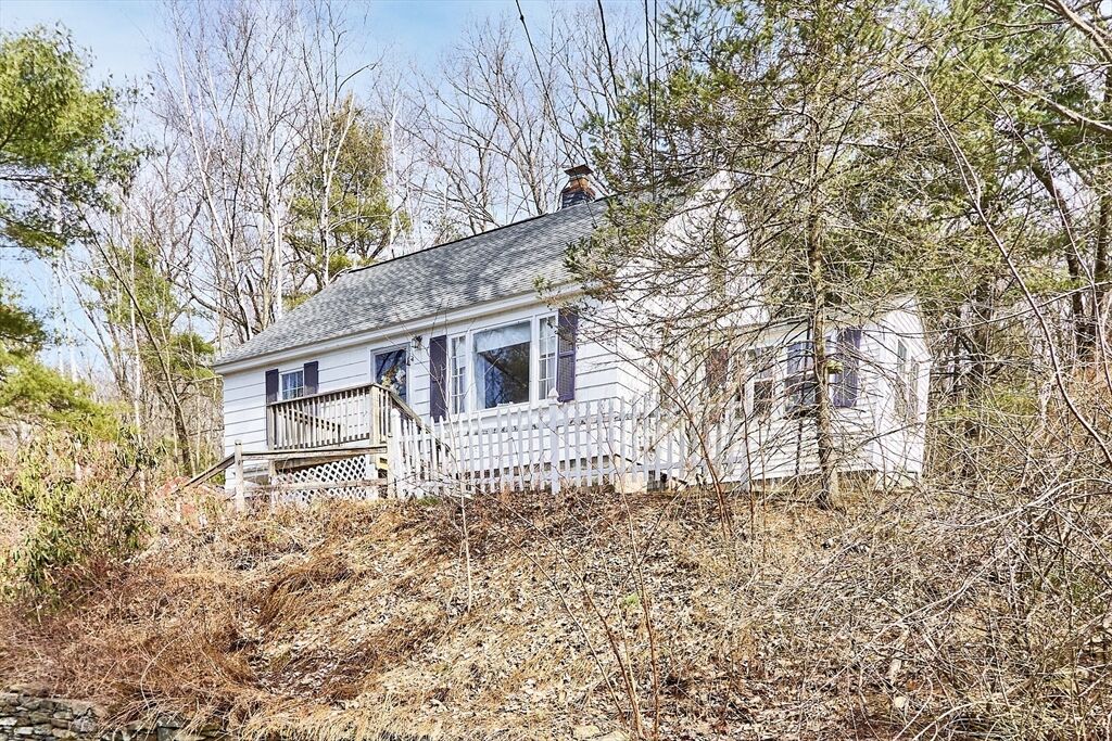 Property Photo:  20 Brooklawn Pkwy  MA 01545 