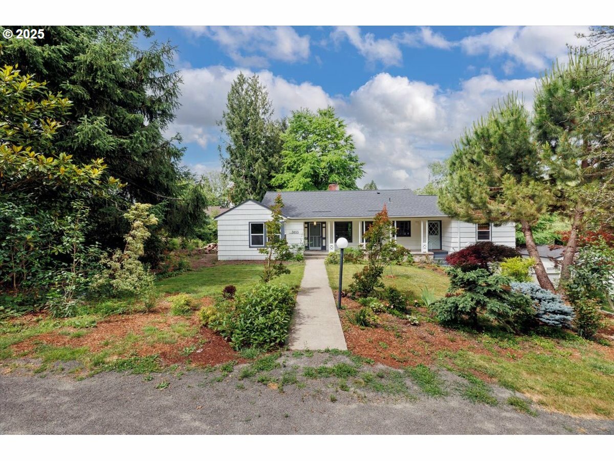 Property Photo: 3855 SW 97th Ave OR 97225