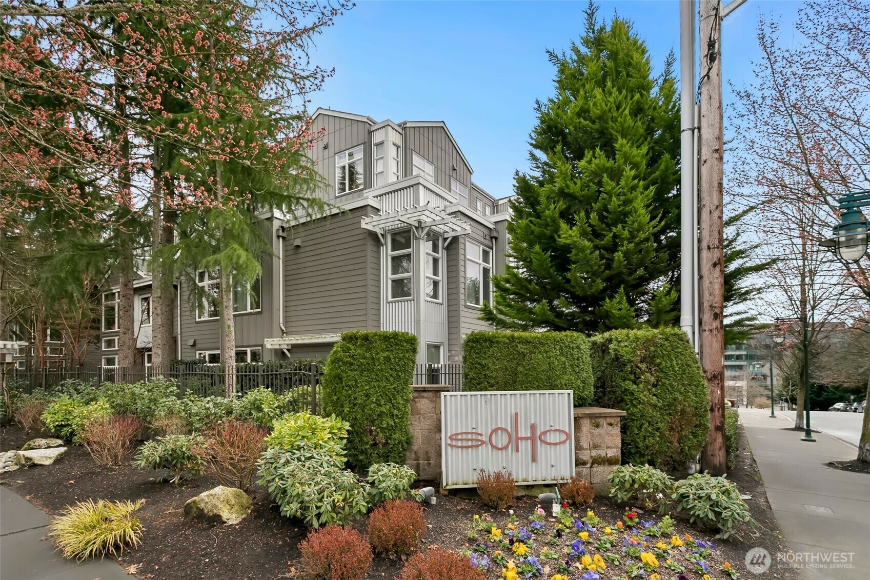 Property Photo: 511 7th Avenue 102 WA 98033