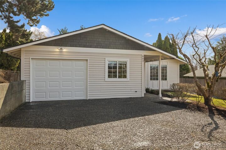 Property Photo:  903  20th Street  WA 98290 