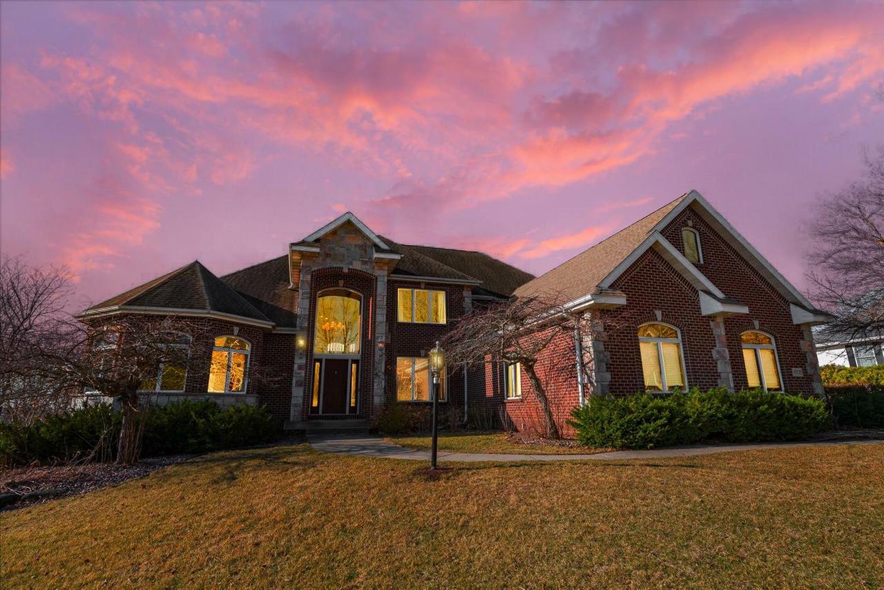Property Photo: 8705 Fairway Oaks Drive WI 53593