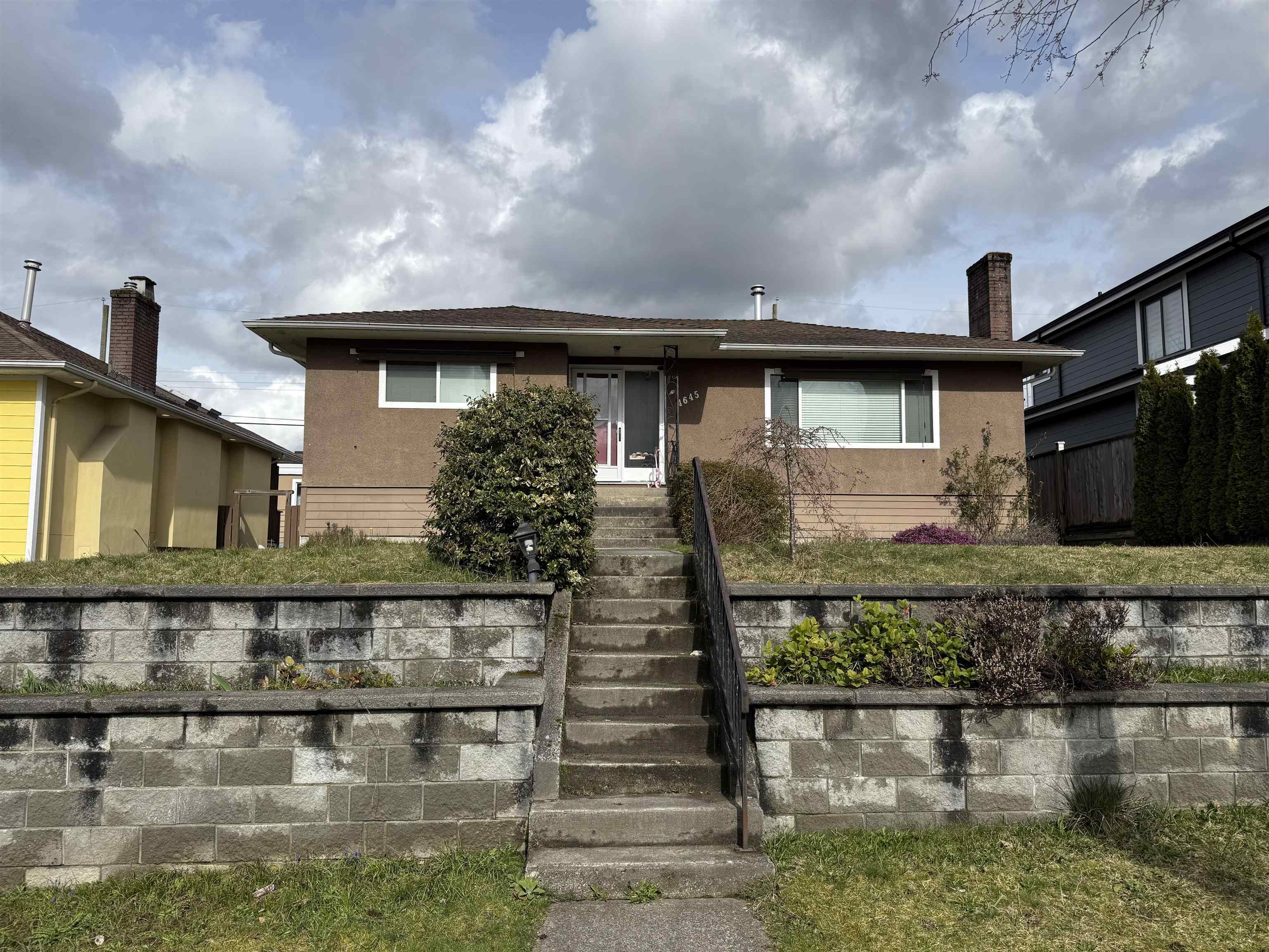 Property Photo: 4645 Brentlawn Drive BC V5C 3V3