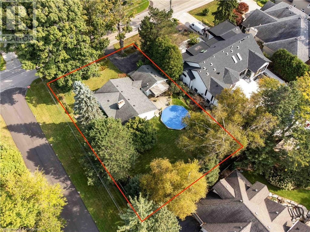 Property Photo: 4 Thornwood Drive ON L9G 1A4