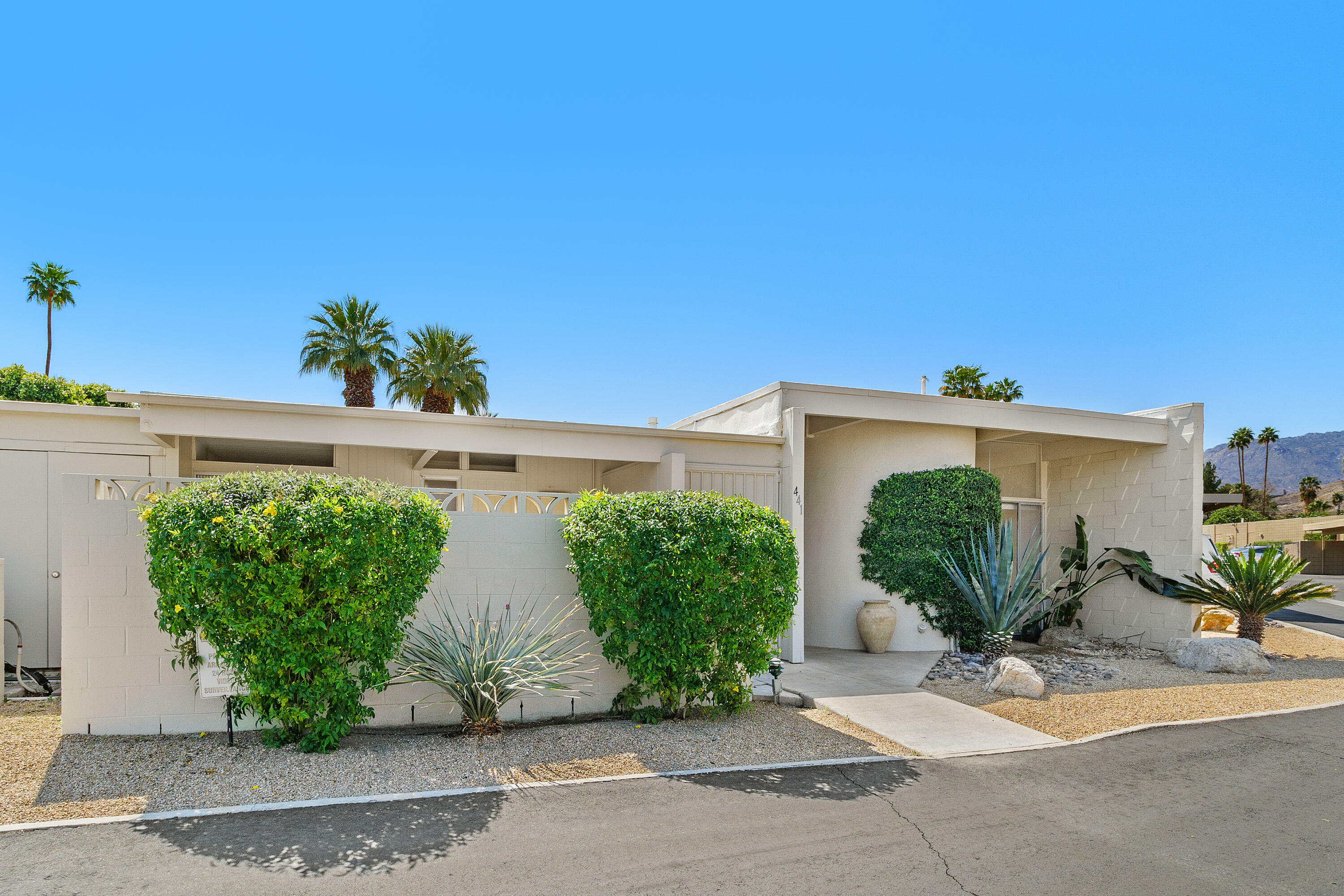Property Photo:  441 Sandpiper Street  CA 92260 
