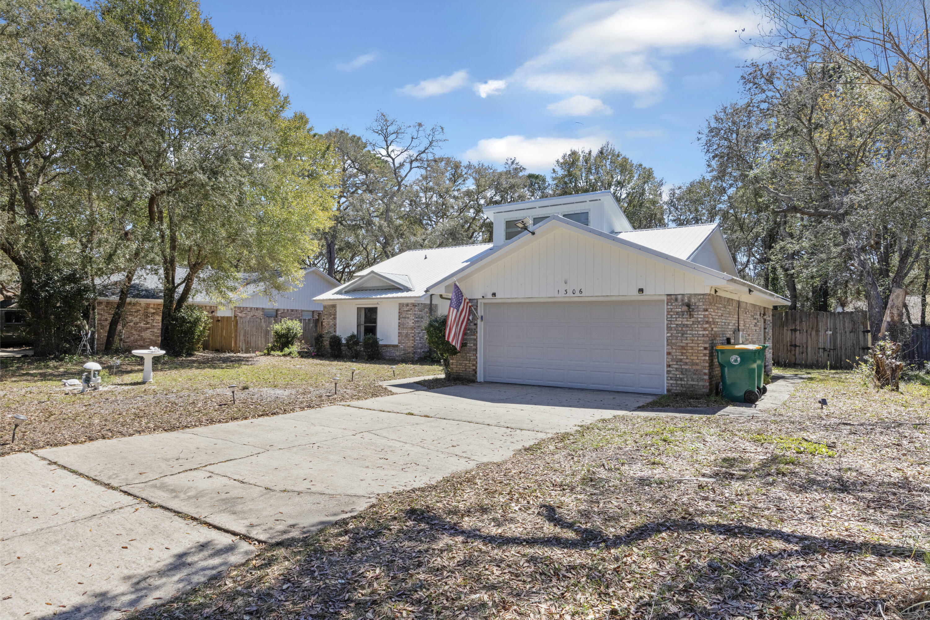 Property Photo: 1306 Rosewood Way FL 32578
