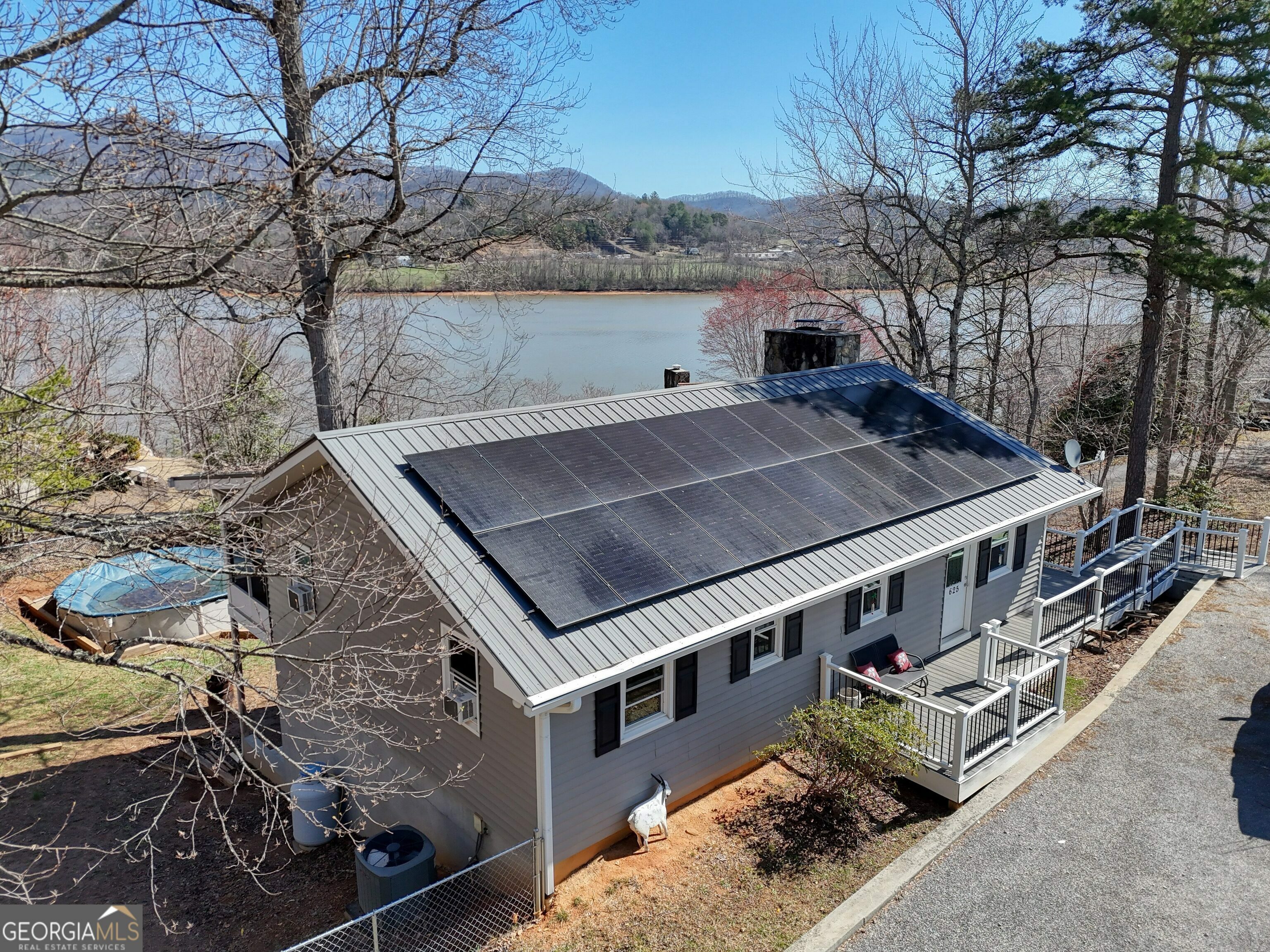 Property Photo: 625 Sunnyside Shores Road GA 30546