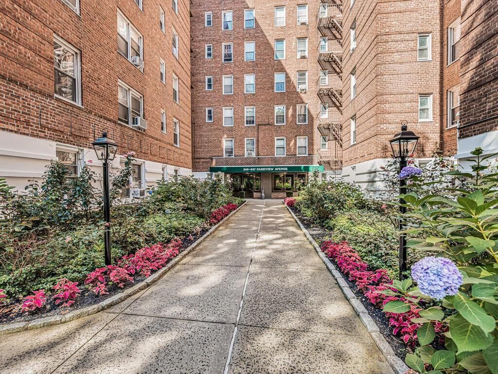 Property Photo: 247 Parkview Avenue 6P NY 10708