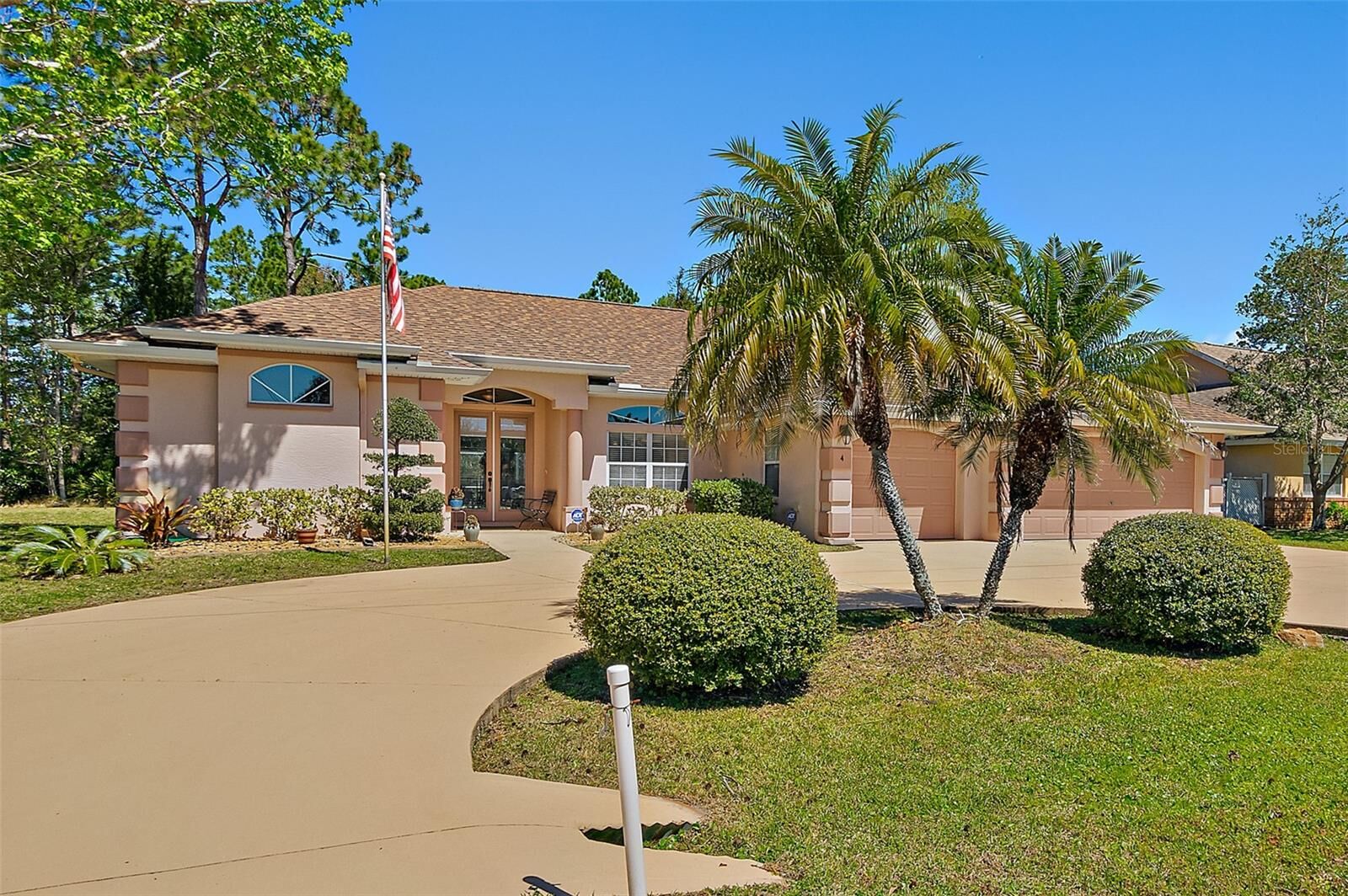 Property Photo:  4 Wainwright Place  FL 32164 