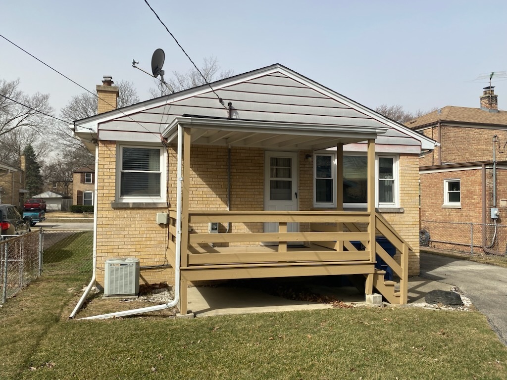 Property Photo: 1861 Linden Street IL 60018