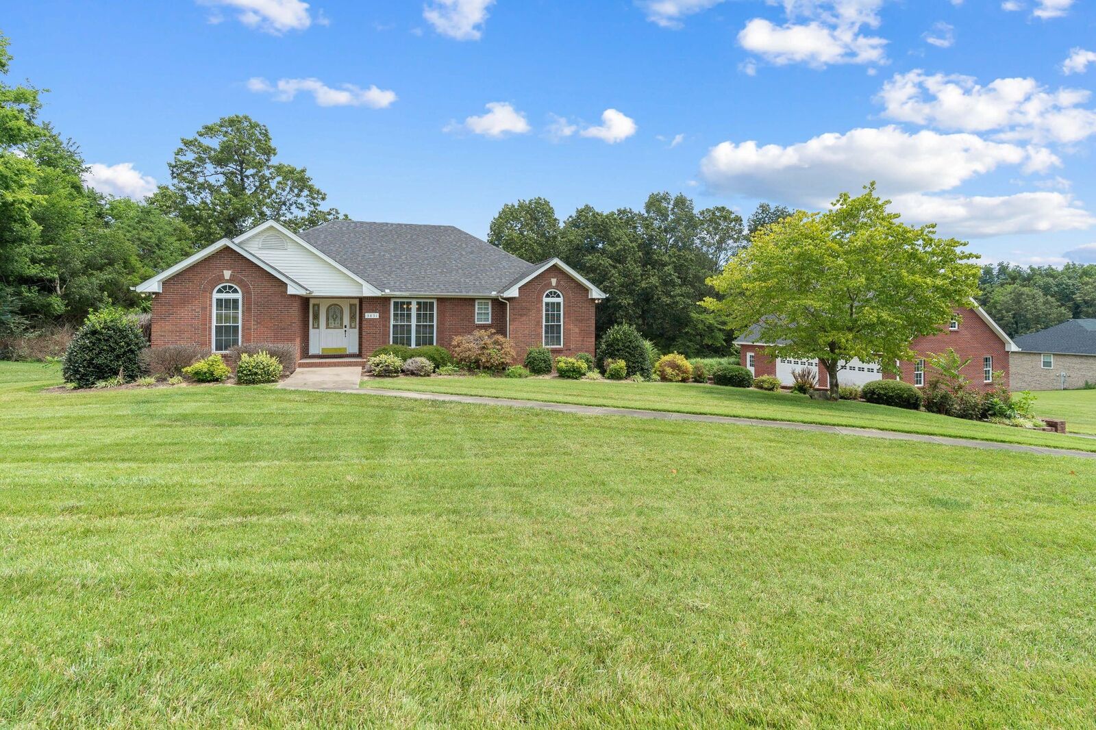 Property Photo: 3851 Springdale Ln TN 37052