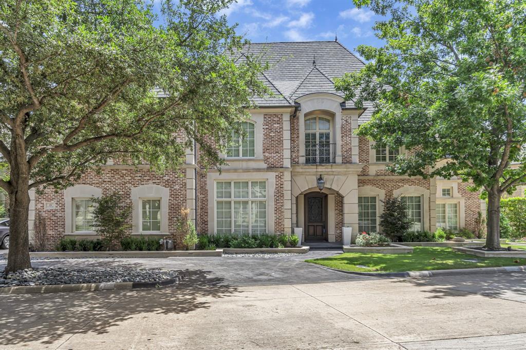 Property Photo: 48 Kennington Court TX 75248